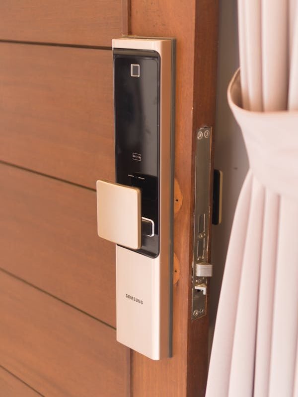 smarthomeroutine.com - Smart Locks and Entry